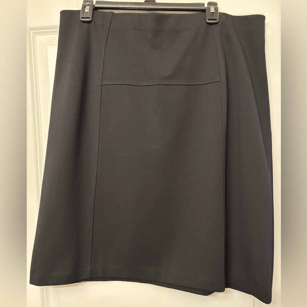 NWOT Nic+ Zoe Black Pullon skirt. XL